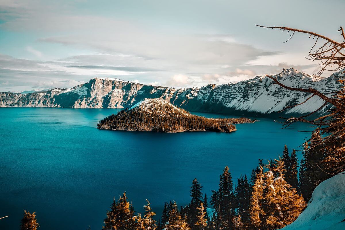 Crater Lake Scenic View in Oregon 