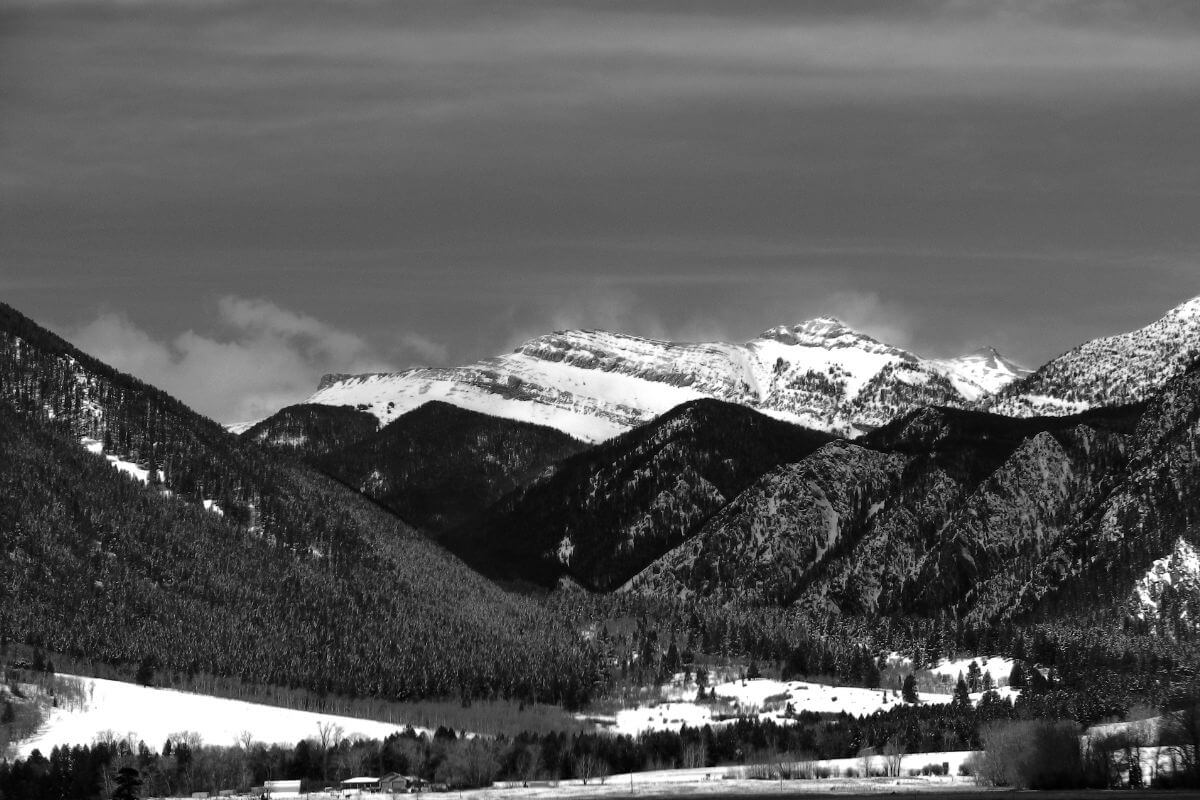 A black and white photo of a majestic mountain range in Montana. 