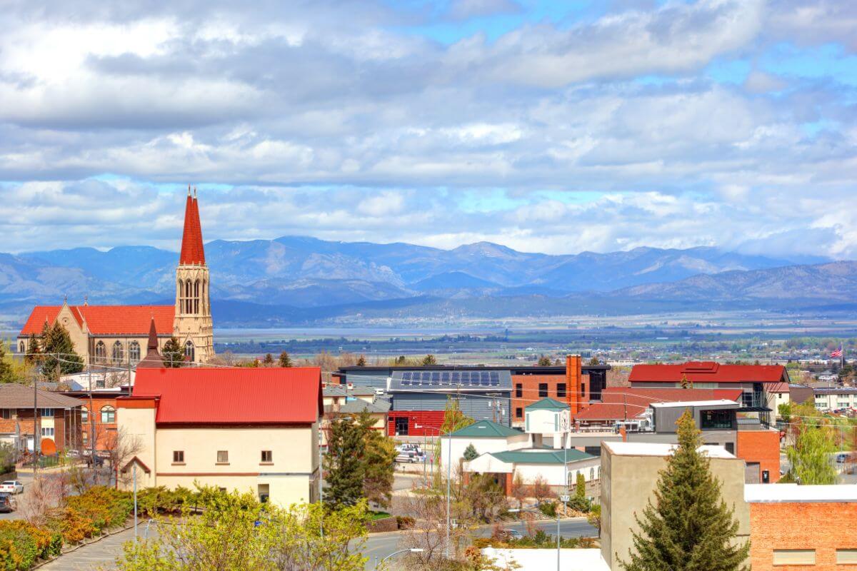 Montana's Helena city with mountains in the background