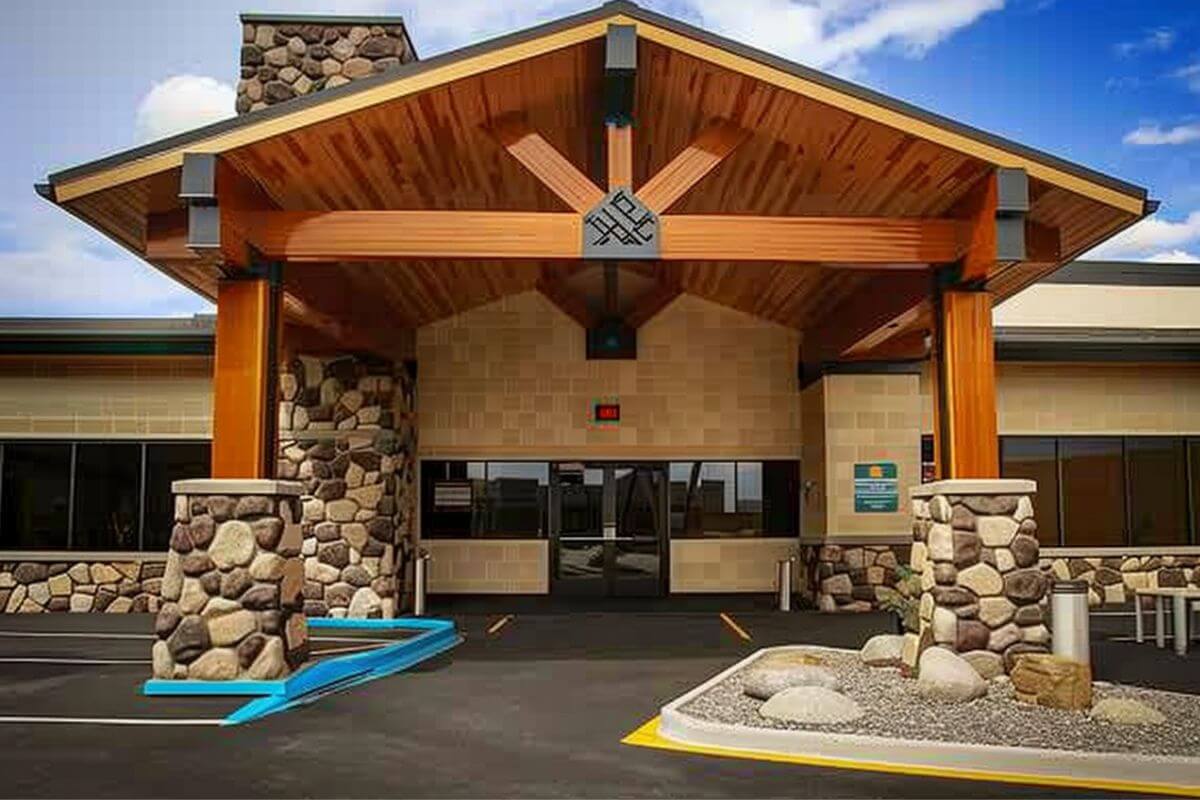 A stone entrance and parking lot in Super 8 by Wyndham Conrad.