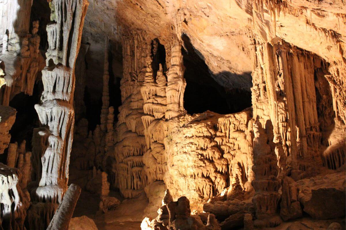 Lewis and Clark Caverns State Park with impressive stalactites and stalagmites.