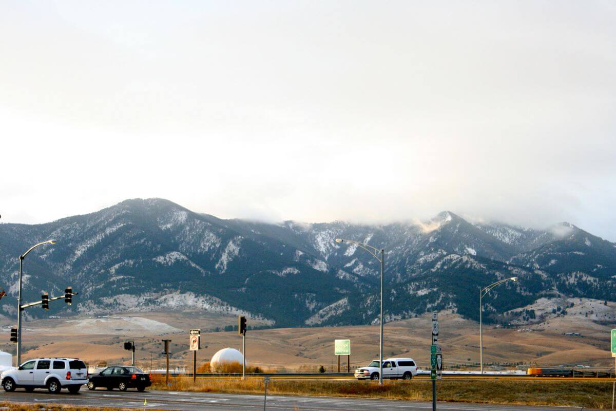 A scenic combination of a cloudy sky and majestic mountains in Montana.