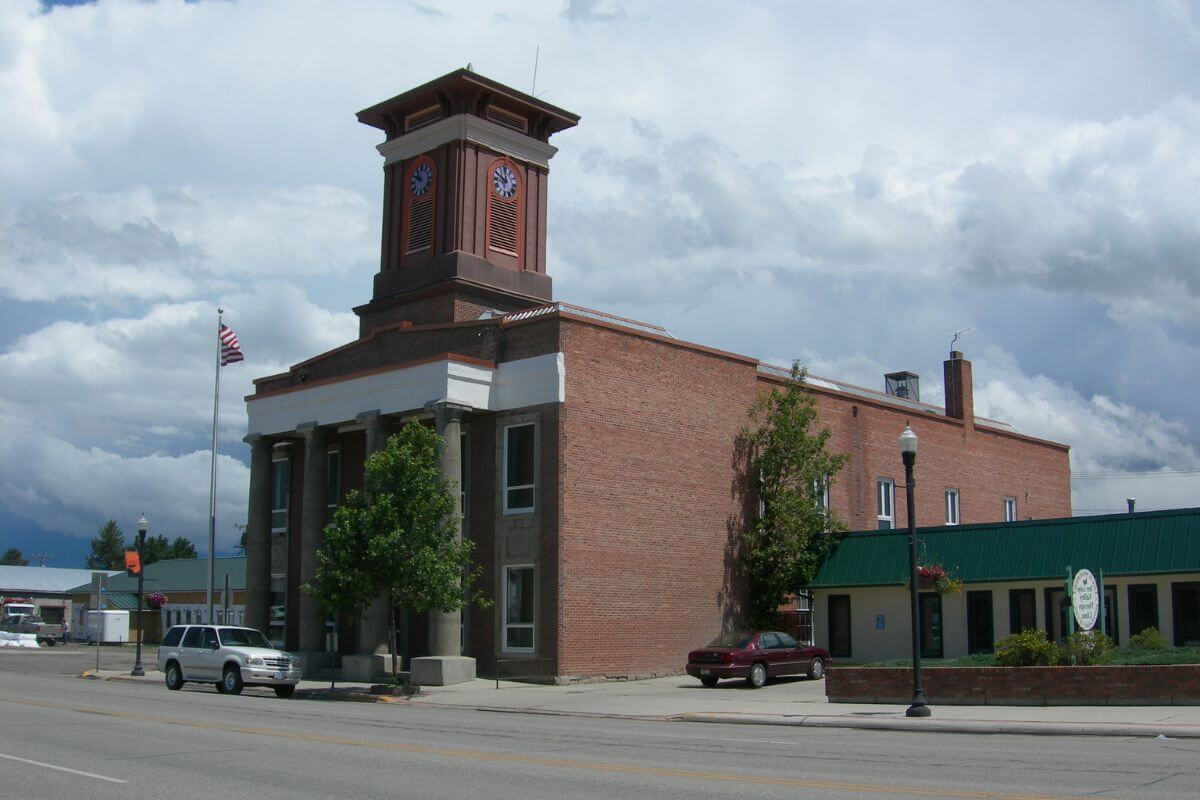 A brick building in Deer Lodge, Montana