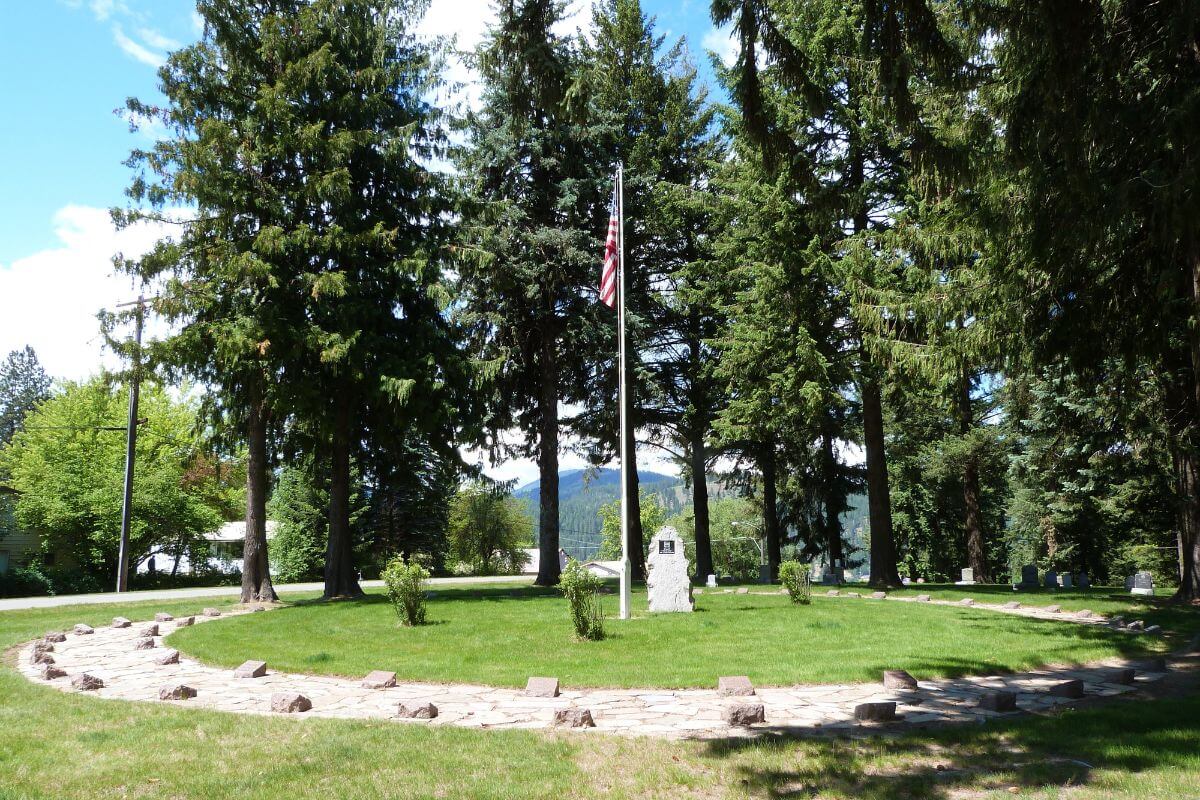 The American flag stands at the center of a memorial representing the history of fires in Montana.