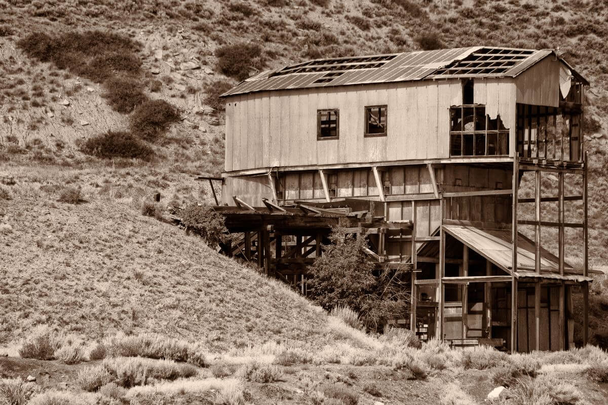 A sepia photo of an old building in Montana.