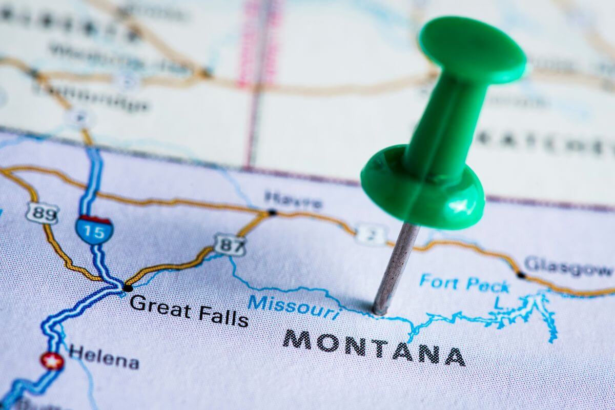 A green pin pinned on a map of Montana.