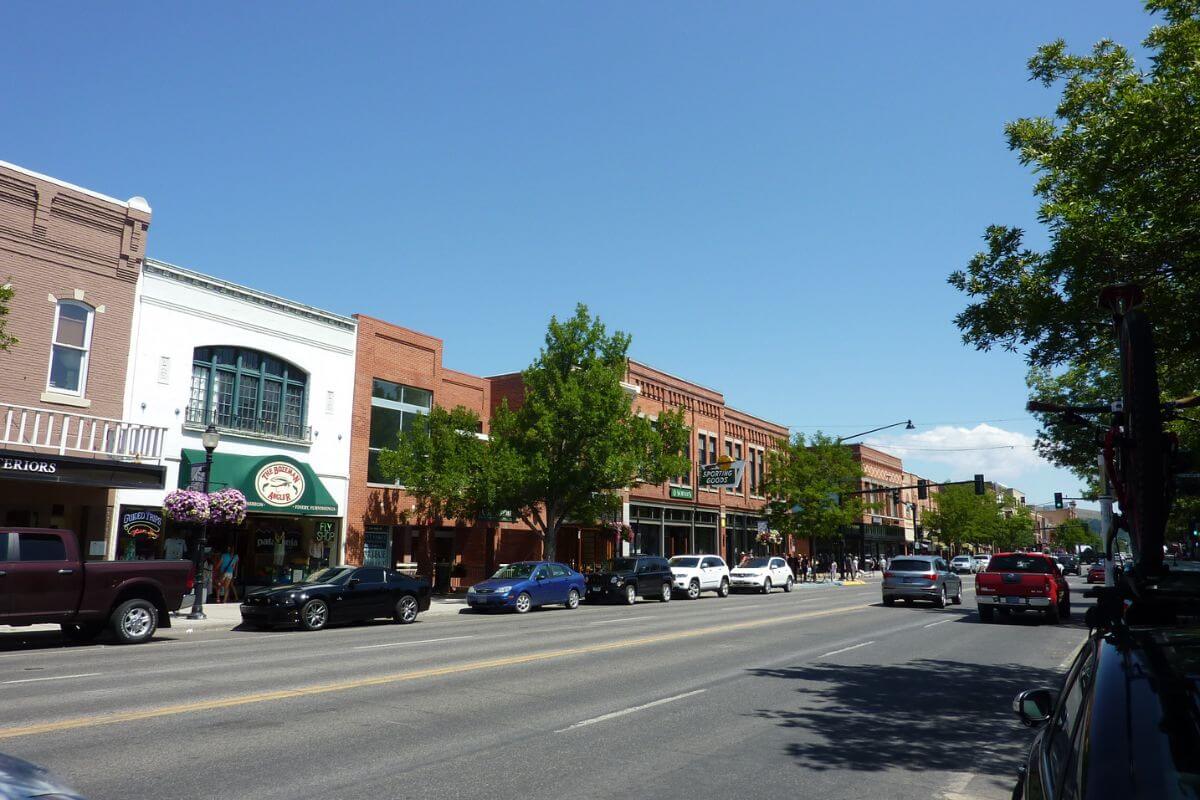 A street with cars parked in Bozeman.