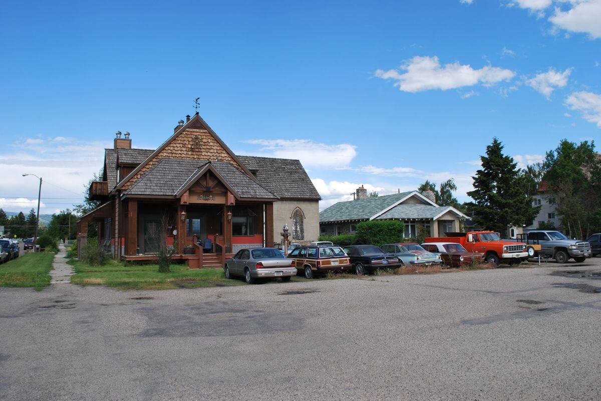 Houses and Cars in Deer Lodge