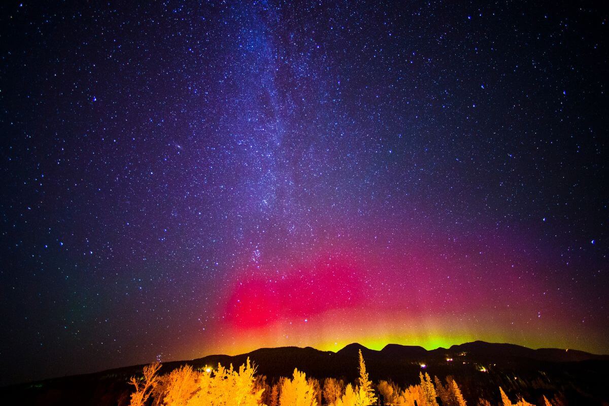 Montana's magnificent mountains highlight the enchanting beauty of the Northern Lights.