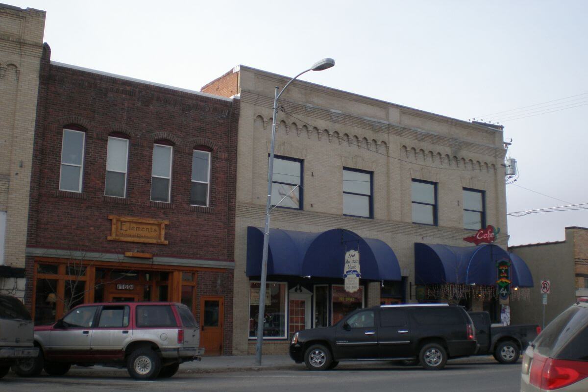 A building with a blue awning in Hamilton, Montana