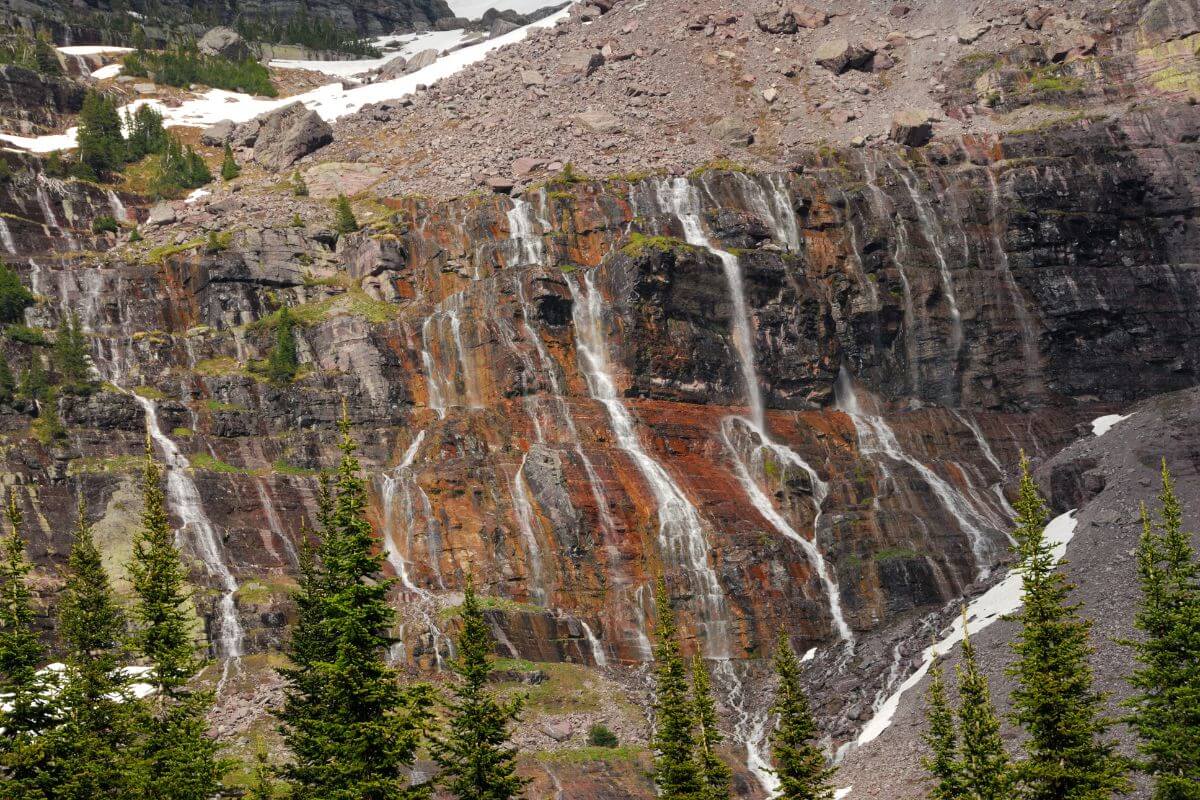 Siksika Falls features a rugged mountain cliff with numerous small waterfalls.